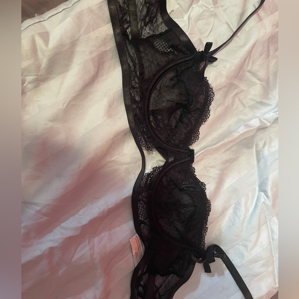Black lace bra